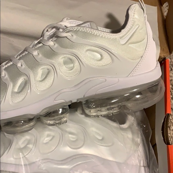 Nike air vapormax plus men’s BNIB - Picture 10 of 13
